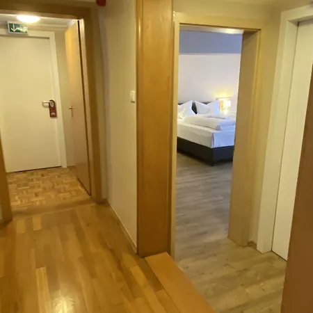 Horchem Hotel-restaurant-cafe-bar 3* מונשאו