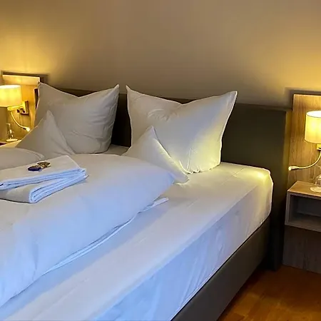 Horchem Hotel-restaurant-cafe-bar 호텔 몬샤우