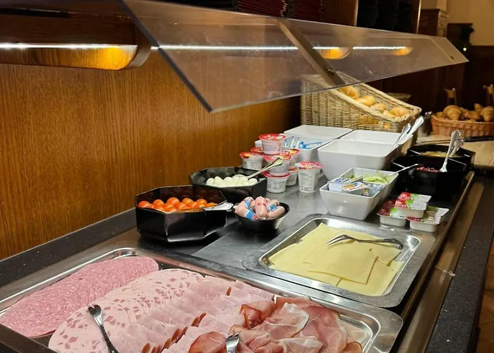 Horchem Hotel-restaurant-cafe-bar 호텔 몬샤우